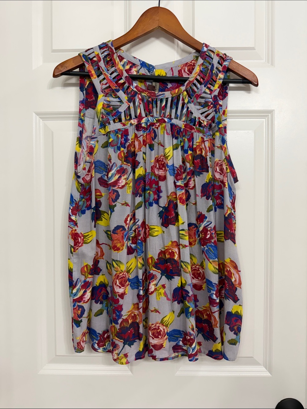 Sleeveless Floral Top - Gray Multi